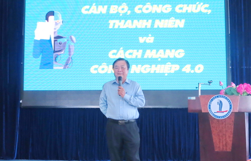 Đồng chí Lê Minh Hoan  - Bí thư Tỉnh ủy Đồng Tháp chi sẻ với ĐVTN về cuộc cách mạng công nghiệp 4_0.JPG